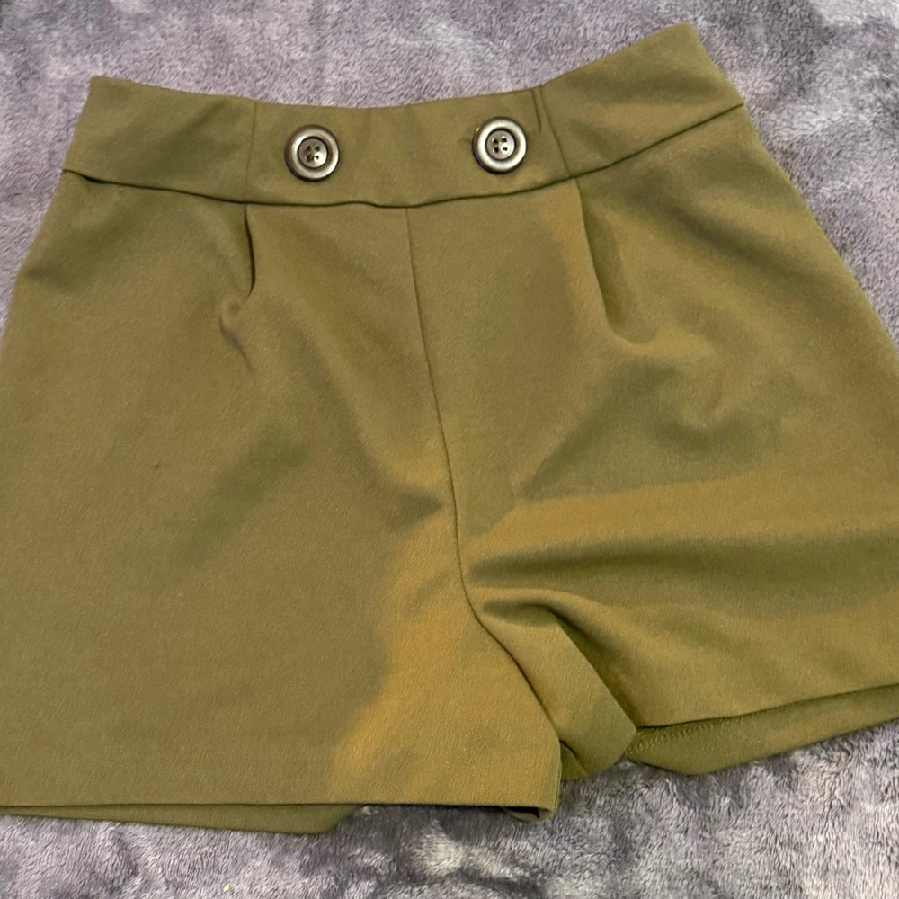 Chic High Waist Olive Shorts